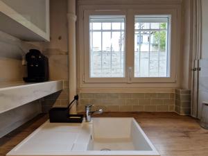 Steps from Montmartre Charming & Spacious 2-3 rooms Apartment