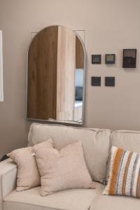 Walk to the Mall! Stylish 1 BR Retreat Maryah