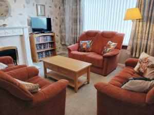 Cosy house with coastal views - close to Edinburgh