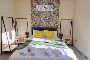 Apt - Sleeps 5 6 - Parking - Train Station Close