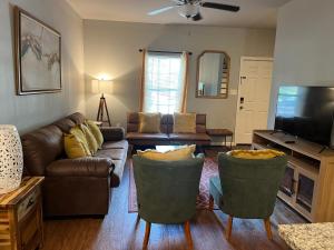 2BR Townhome in Valdosta Private Convenient Spacious