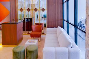 Front One Hotel Mesir Surabaya