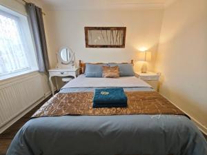 Spacious 3 Bedroom Home Ample Parking Near Shops