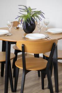 Modern Apartment Near Airport Warsaw Wlochy by Noclegi Renters