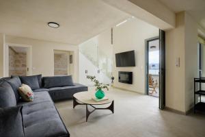 Myrtia Cave Maisonette with hot tub by Chic Greek Villas