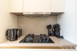 Bespoke Holiday Homes - Elegant 2BR with Terrace in The 8 Palm Jumeirah