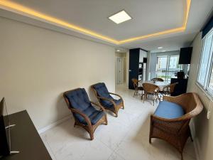 Apartamento espaçoso na Praia de Palmas SC 05