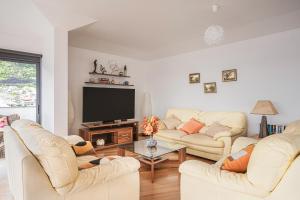 Beachfront Penthouse with Panoramic Ocean-View Terrace VIP Baia