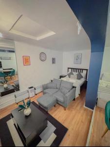 Dudy Studios At Brighton City Center