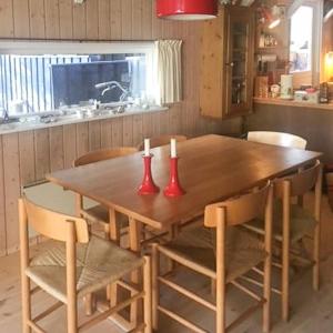 Retro Idyll And Bird Sounds In Quiet Oasis