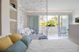 Bright Studio Pool Walk to Beach - Playa Real - Pass the Keys