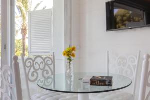 Bright Studio Pool Walk to Beach - Playa Real - Pass the Keys