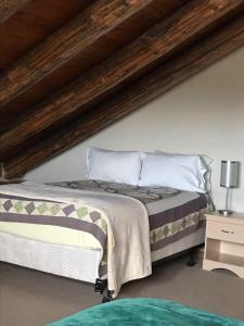 Spectacular Large Group Accommodations With Gallatin River Access!