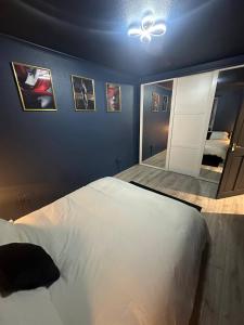 A discreet elegant play space for couples