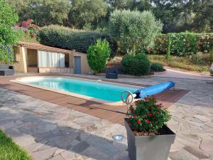 Villa ALMA pour 6 personnes avec piscine, à deux pas du Golf de Valcros, à La Londe-Les-Maures