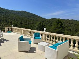 Mazet OLBIA climatisé pour 4 personnes, avec piscine collective à La Londe-Les-Maures