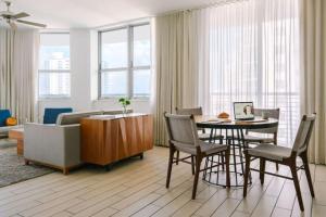 2BR Condos Circ Hotel by Hosteeva