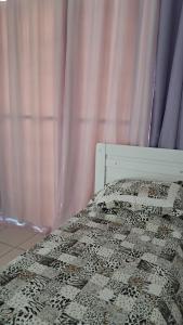 Casa de vidro na Praia piscina, area gourmet completa, 5 quartos 6 banheiros ha poucos passos da praia