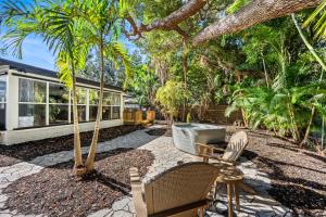Coastal Cottage Escape Near Siesta Key Beach with Hot Tub - GRAND OPENING