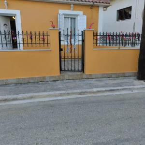 Spacious 2 Bd Detached House in Kefalonia w Patio