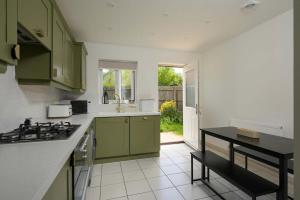 Modern Home on Edge of Cotswolds Private Parking