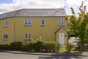 Modern Home on Edge of Cotswolds Private Parking