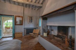 Historic Farmhouse With Loggia In Cortona