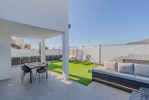 Modern house with sea views, pool and a chillout terrace