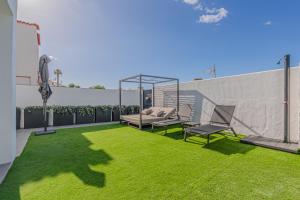 Modern house with sea views, pool and a chillout terrace