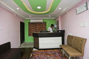 Hotel O Red Velvet Inn Near Chinar park,Airport