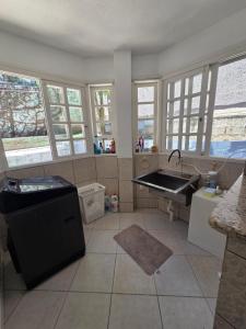 Quartos em casa com piscina