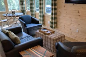 Free Tickets Daily!Shamrock Valley-Hot Tub, FishingPond nearby-Wears Valley-Short drive to Dollywood