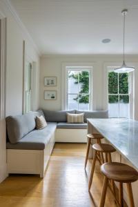 Luxury Victorian Villa with pool & gorgeous views