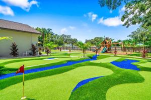 NEW! Spacious, Mini Golf, Heated Pool, Hot tub