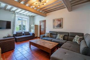 Provençal Mansion With Pool In Maubec Luberon