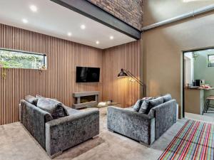 3 Bed in Thurlstone 94342