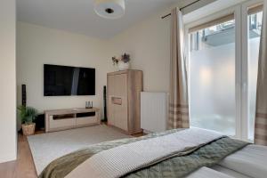 Old Town Apartment with Parking and Gym by Lion Apartments