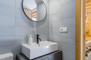 Kleines House in Porto - Mezzanine Boavista