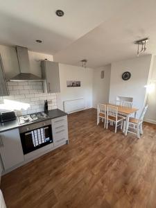 Cosy 3 Bed house with garden 5 min walk from Doncaster Racecourse