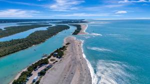 Pet-Friendly Coastal Getaway Near Beach