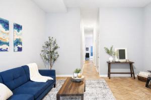 Cozy up with me! Longer stays! Free parking