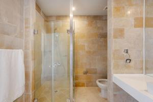 First Line, Direct Access to Private Beach