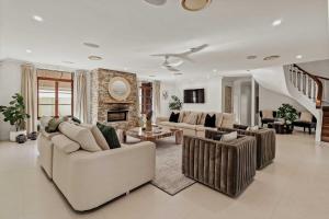 5 BR 4B Pool Yoga Near Turf Club and Hota