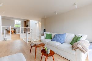 Chic 2BDR Maisonette with Private Terraces Chelsea