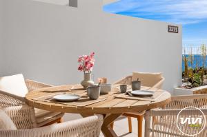 ViVi Homes - Bay Residence - pool - gym - big terrace