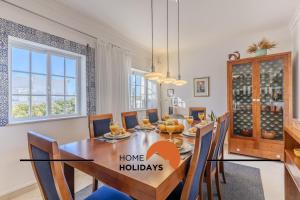 #056 Old Post Office by Home Holidays