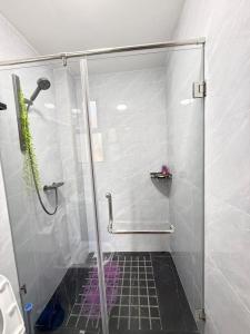 Heated Pool, Gym, Serene, Elegant City 1 BDRM