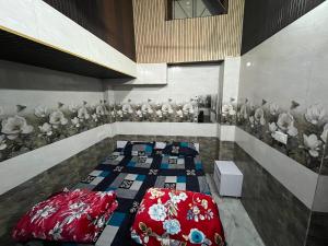 Guru Nanak Devji Yatri Niwas Just 2 minutes walk to Golden Temple