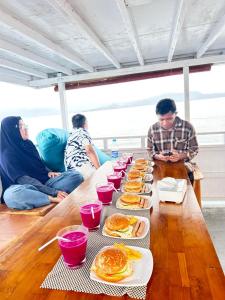 2 days 1 night sharing trip komodo