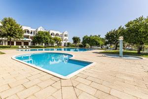 Ground floor with direct access to swimming pool